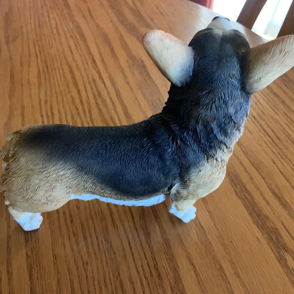 Pembroke Welsh Corgi Figurine - Picture 2 of 6